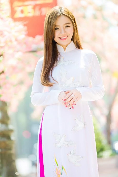 Ngôi sao thời trang Lê Hạ Anh rực rỡ bên mai vàng đón xuân - 1 Hoài Thư