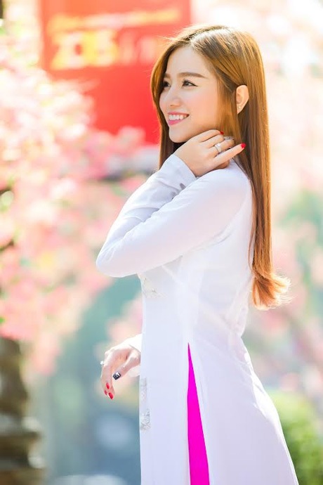 Ngôi sao thời trang Lê Hạ Anh rực rỡ bên mai vàng đón xuân - 2 Hoài Thư