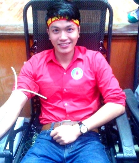 "Hot boy" điển trai, tài năng của ĐH Y Dược Thái Bình - 6 Vũ Hồng Sơn đang là sinh viên năm thứ 6 khoa Y Học Dự Phòng, Đại học Y Dược Thái Bình.