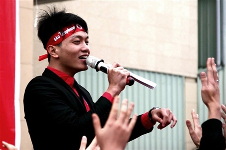 "Hot boy" điển trai, tài năng của ĐH Y Dược Thái Bình - 3 Vũ Hồng Sơn đang là sinh viên năm thứ 6 khoa Y Học Dự Phòng, Đại học Y Dược Thái Bình.