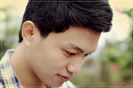 "Hot boy" điển trai, tài năng của ĐH Y Dược Thái Bình - 1 Vũ Hồng Sơn đang là sinh viên năm thứ 6 khoa Y Học Dự Phòng, Đại học Y Dược Thái Bình.