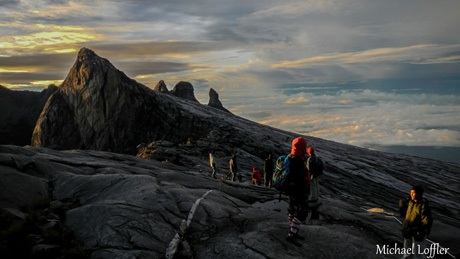 Ảnh Michael Loffler chụp trên đỉnh Kinabalu.