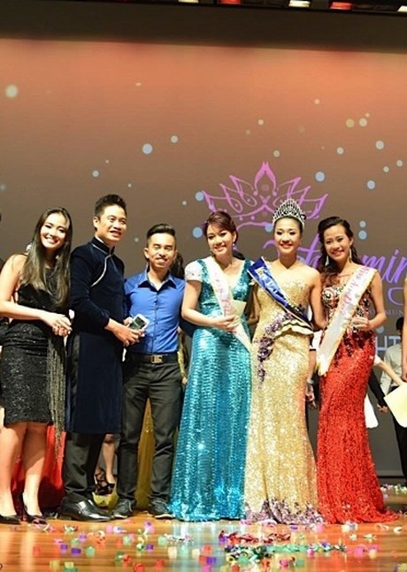 Nữ sinh Việt đẹp nhất quốc đảo sư tử: Sẽ hát quan họ đón Giao thừa - 1 Mai Linh trong phút đăng quang Miss V-Charming tại Singapore.