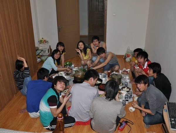 Du học sinh Việt kể chuyện Tết ở xứ sở... "cừu đông hơn người" - 4 Các du học sinh Việt ở Mông Cổ họp mặt đón Tết.
