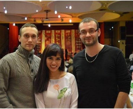 Múa quạt “Em đi chùa Hương” dân ca Bắc Bộ.