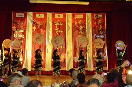 Vũ điệu “Xuân mong chờ” của các cô gái dân tộc Tây Nguyên.