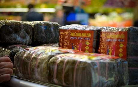 Toàn cảnh phong vị Tết Việt ở “thành phố tiệc tùng” của Canada - 11 Và cũng có đầy đủ các vật phẩm để trang hoàng ngày Tết trong gia đình.