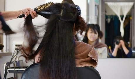 Toàn cảnh phong vị Tết Việt ở “thành phố tiệc tùng” của Canada - 14 Và cũng có đầy đủ các vật phẩm để trang hoàng ngày Tết trong gia đình.