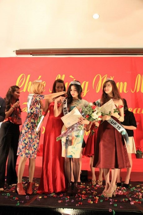 Thiếu nữ Việt xúng xính dự tiệc “Tết tình yêu” tại New York - 14 Vương miện “Miss Việt Nam – New York” 2015 đã được trao cho Đặng Mỹ Hương.