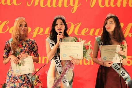 Thiếu nữ Việt xúng xính dự tiệc “Tết tình yêu” tại New York - 15 Vương miện “Miss Việt Nam – New York” 2015 đã được trao cho Đặng Mỹ Hương.