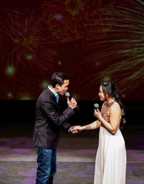 Đặc sắc kịch “Táo quân” đón Tết của SV Việt ở Ottawa - 9 Những điệu múa quạt dàn dựng công phu.