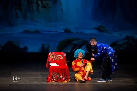 Đặc sắc kịch “Táo quân” đón Tết của SV Việt ở Ottawa - 5 Một số hình ảnh trong tiết mục Táo quân của các bạn DHS.