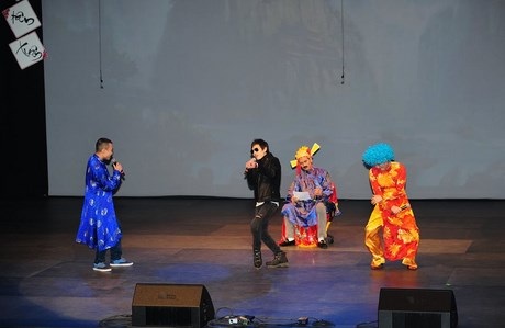 Đặc sắc kịch “Táo quân” đón Tết của SV Việt ở Ottawa - 6 Một số hình ảnh trong tiết mục Táo quân của các bạn DHS.