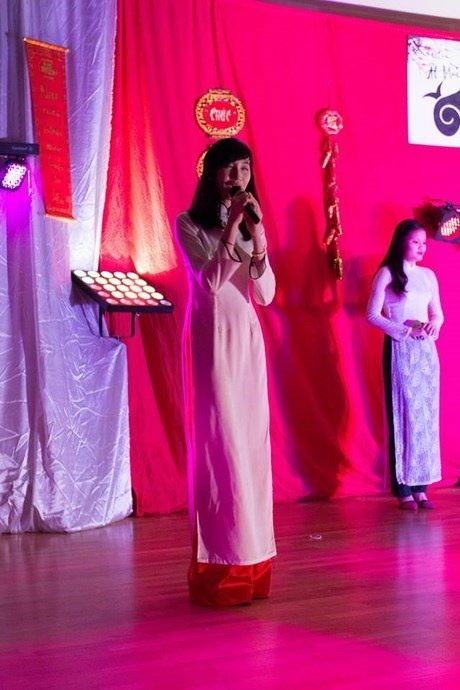 Du học sinh Việt thành phố Rennes múa lân rồng đón Giao thừa - 9 Hay cuốn hút với những giọng ca trẻ.