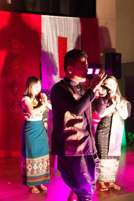 Du học sinh Việt thành phố Rennes múa lân rồng đón Giao thừa - 6 Nét đặc sắc trong tiết mục múa sóc sờ bai đặc trưng của tỉnh Sóc Trăng.