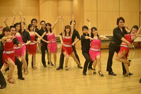 Tà áo dài Việt ở xứ sở hoa anh đào