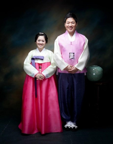 “Chuyện tình London” của nữ nghệ sĩ dương cầm xinh đẹp - 6 Trang Trịnh và Park Sung Min cùng các em nhỏ trong dự án “Dàn hợp xướng kỳ diệu”.