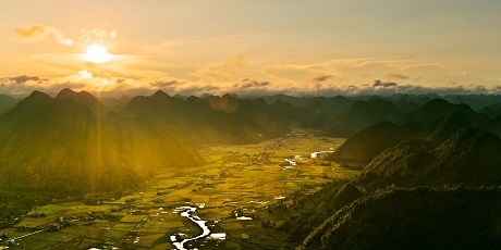 Ngắm ảnh Việt Nam thanh bình, đầy “mời gọi” trên đất Pháp - 8 Hoàng hôn ở Bắc Sơn (Tác giả: Hoàng Long).