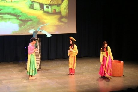 Vở diễn “Tấm Cám” của du học sinh Việt.