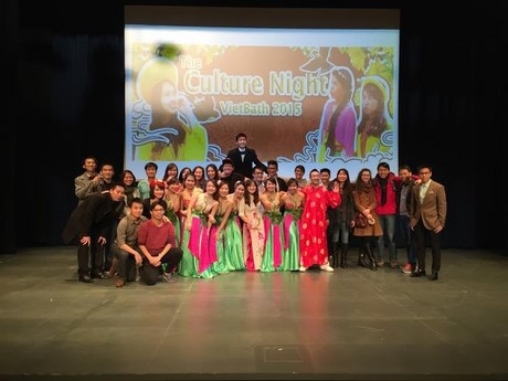 Đêm hội quảng bá quê hương của du học sinh Việt thành phố Bath - 8 Thu Lệ