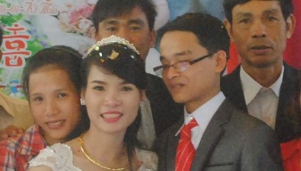 Câu chuyện có hậu của chàng trai khiếm thị - 1 Tuấn và Hải Yến hạnh phúc trong đám cưới