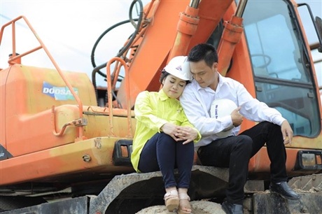 Bộ ảnh cưới độc đáo trên công trường của hai kỹ sư - 3 Bộ ảnh cưới độc đáo trên công trường của hai kỹ sư