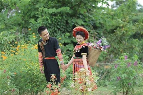 Bộ ảnh cưới độc đáo trên công trường của hai kỹ sư - 10 Đến nay, quả ngọt tình yêu của hai người đã đơm hoa kết trái khi Hiền đã mang bầu 8 tháng.