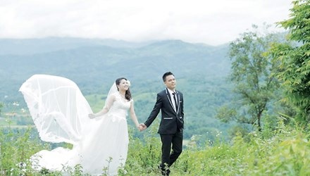 Những chuyện tình đẹp trên công trường thủy điện - 1 Ảnh cưới của vợ chồng kỹ sư Nhất - Hiền.