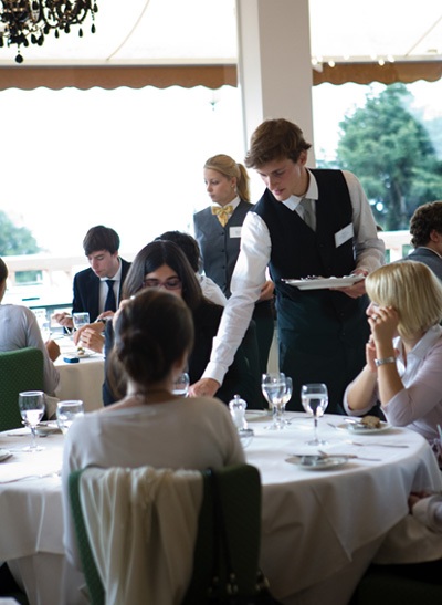 Hội thảo quản trị khách sạn Học viện Glion - Thụy Sỹ - 2 Chương trình mang tính thực tiễn cao