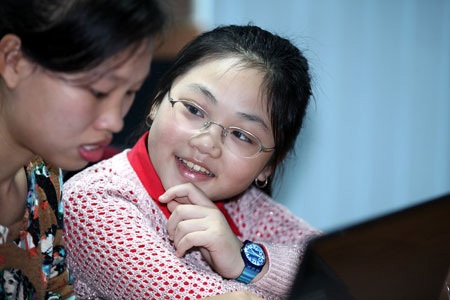 "Em ăn hơi bị siêu và em thích nước Pháp" - 1 Em Quách Hoàng Nhi trong buổi giao lưu trực tuyến. Ảnh: Lê Anh Dũng