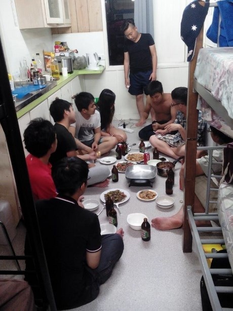 Giọt mồ hôi mặn của DHS Việt trên cánh đồng nho “lãng mạn” - 4 Để cải thiện thu nhập, sinh viên Việt cũng phải cày cuốc vất vả