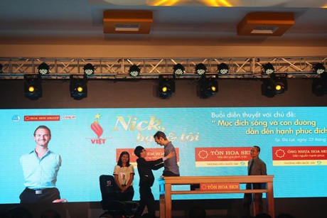 Nick Vujicic: “Tôi tự tin khi là chính mình” - 6 Nick chia sẻ gần gũi và tạo ấn tượng tốt với khán giả