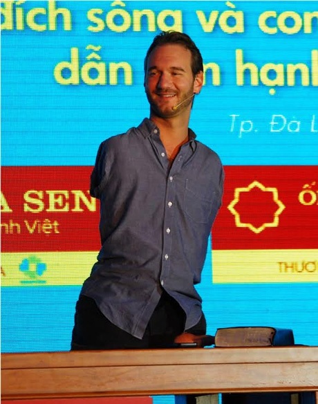 Nick Vujicic: “Tôi tự tin khi là chính mình” - 2 Với nụ cười thân thiện, Nick đã chinh phục hàng ngàn trái tim khán giả Đà Lạt