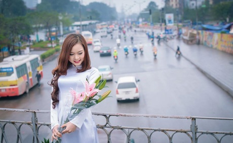 Á khôi ĐH Nội vụ dịu dàng dạo phố Hà Nội - 1 Hoài Thư