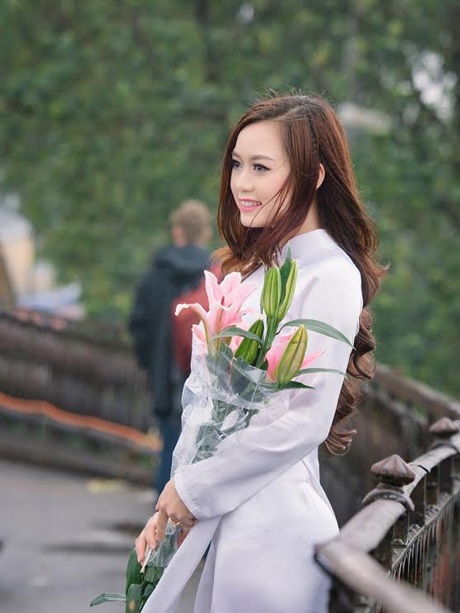 Á khôi ĐH Nội vụ dịu dàng dạo phố Hà Nội - 4 Hoài Thư