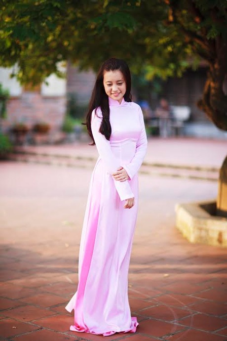 “Ong Vàng” Thúy Quỳnh dịu dàng lên chùa đầu năm - 3 Hoài Thư