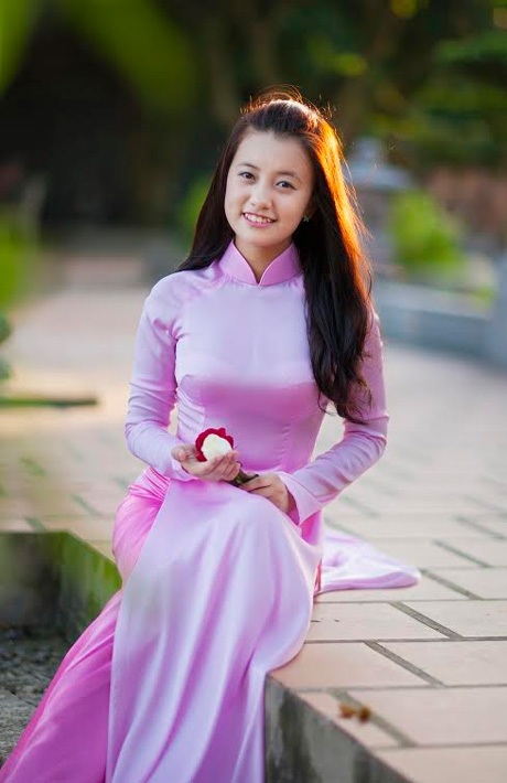 “Ong Vàng” Thúy Quỳnh dịu dàng lên chùa đầu năm - 11 Hoài Thư