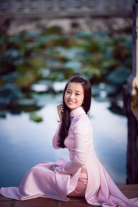 “Ong Vàng” Thúy Quỳnh dịu dàng lên chùa đầu năm - 10 Hoài Thư