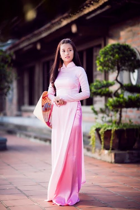 “Ong Vàng” Thúy Quỳnh dịu dàng lên chùa đầu năm - 6 Hoài Thư