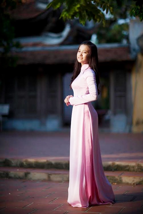 “Ong Vàng” Thúy Quỳnh dịu dàng lên chùa đầu năm - 9 Hoài Thư