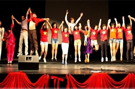 Hội thảo SIM - đối tác của nhiều đại học danh tiếng - 1 Hoạt động của sinh viên Việt Nam tại SIM