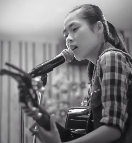 Cô gái guitar trên Youtube - 4 Theo