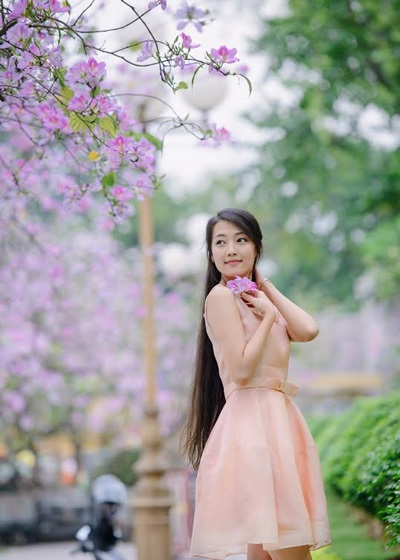 Thiếu nữ Hà thành dịu dàng dưới tán hoa ban - 7 Hoài Thư