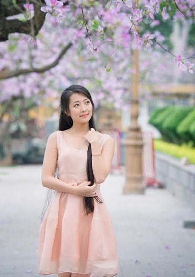 Thiếu nữ Hà thành dịu dàng dưới tán hoa ban - 9 Hoài Thư