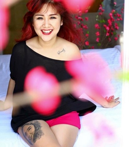 4 bạn trẻ Việt sở hữu hình xăm độc, lạ - 2 Ngoài hình xăm này, cô còn 6 hình xăm nhỏ trên cơ thể
