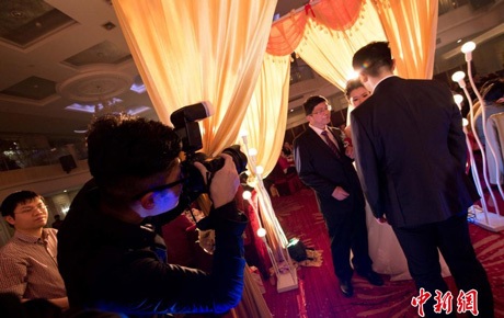 Và giây phút trọng đại mà không phó nháy nào được phép bỏ lỡ.