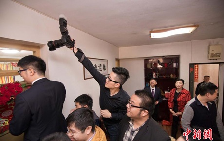 Câu chuyện một ngày vất vả của thợ chụp đám cưới trẻ tuổi