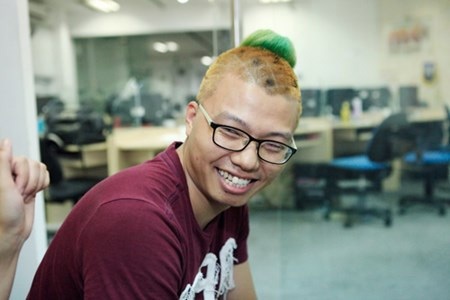 Chàng trai cắt tóc quả dứa: “Đừng đùa với dân mạng” - 12 Đạt không để ý đến những ý kiến cho rằng mình bốc đồng, thiếu suy nghĩ...