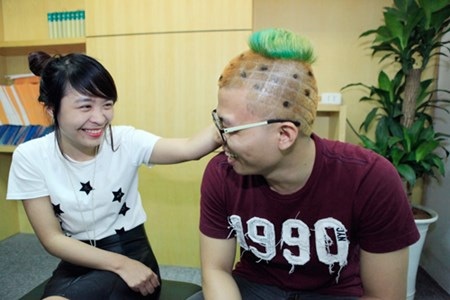 Chàng trai cắt tóc quả dứa: “Đừng đùa với dân mạng” - 10 Đạt được đồng nghiệp đánh giá là chàng trai cá tính, hài hước, dám nghĩ, dám làm