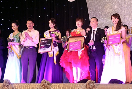 Ngoài giải Hoa khôi, Việt Hà còn đạt giải phụ Thí sinh có làn da đẹp nhất